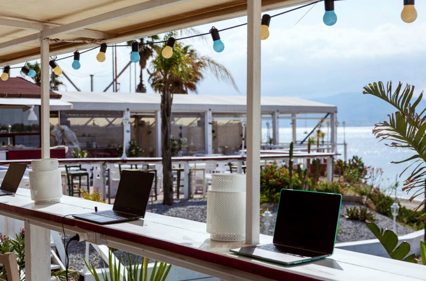  Coworking in spiaggia: la app per prenotarlo