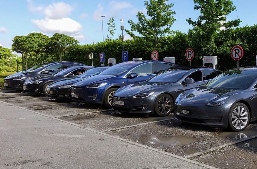 2022: auto elettriche, rincari dell’energia e blackout
