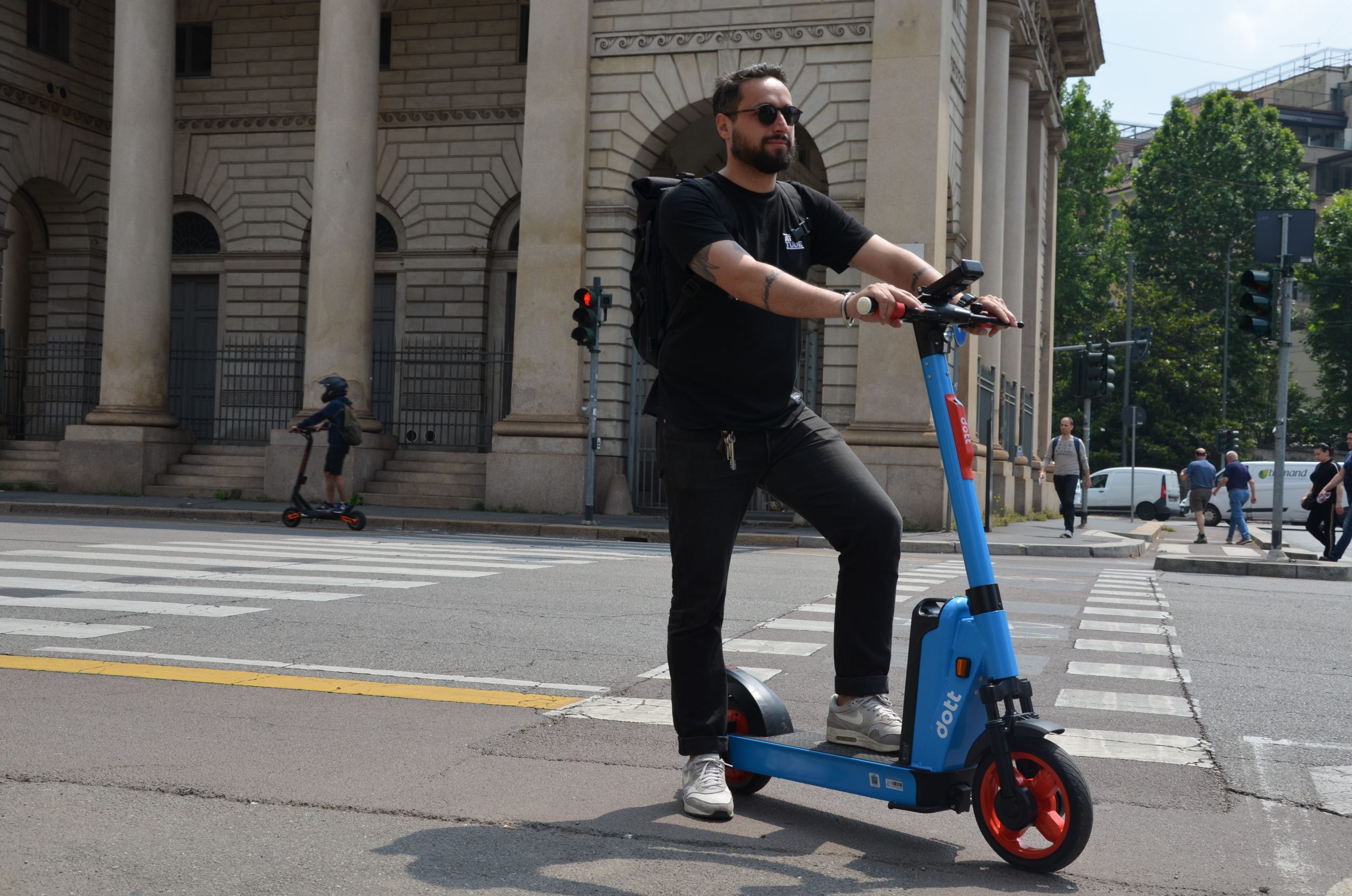 Dott rinnova la flotta di monopattini a Milano: con frecce, più sicuri e sostenibili