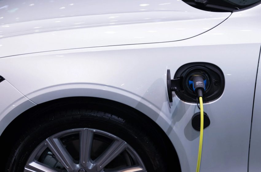 Arval Italia e Hello Mobility lanciano il primo canone di noleggio per ricaricare auto elettriche
