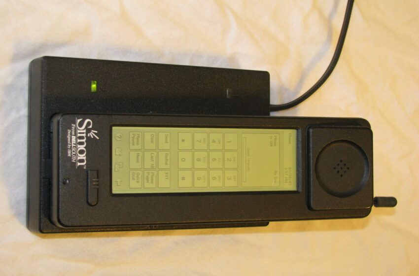  Il primo smartphone della storia lo presentò IBM 30 anni fa