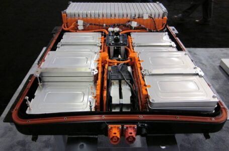 Auto elettriche: il processo di riciclaggio delle batterie al litio