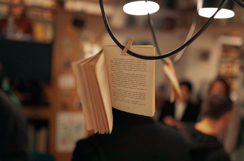 Il momento perfetto per leggere? Per 6 italiani su 10 la sera sul divano e per 7 lettori su 10 un libro tira l’altro grazie al passaparola