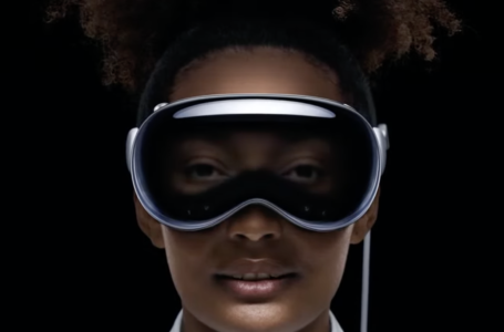 Apple entra nella realtà virtuale a gamba tesa. Ecco Apple Vision Pro