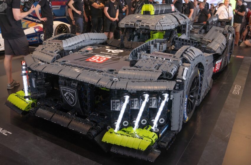  Lego e Peugeot vincono la sfida: modello 9×8 24H Le Mans Hybrid Hypercar in 24 ore