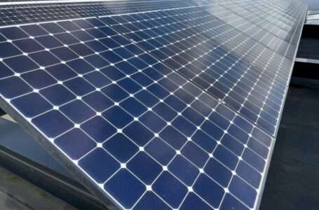 Fotovoltaico: burocrazia e veti bloccano business “made in Italy” e obiettivi agenda 2030