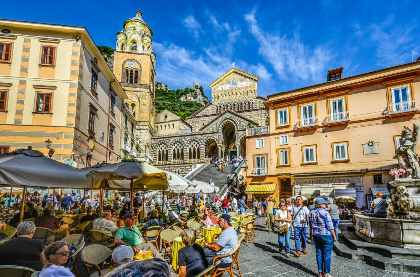 Crescono i turisti stranieri in Italia, nel 2023 +30% di spesa