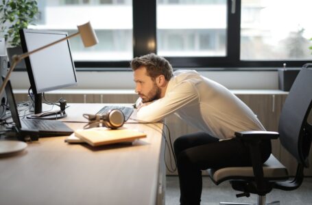 Lavoro: in Italia 9 su 10 sono insoddisfatti, il 97% lo abbandona senza “Piano B”