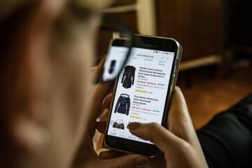 Il 32% degli italiani utilizza l’IA per fare acquisti